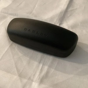 Oakley Black Hard Clamshell Sunglasses Eyeglasses Glass Case - Picture 1 of 4