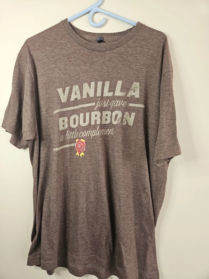 Camiseta Jim Beam 'Vanilla Just Gave Bourbon a Little Compliment' Marrón, Para Hombre XL Foto 1 de 3