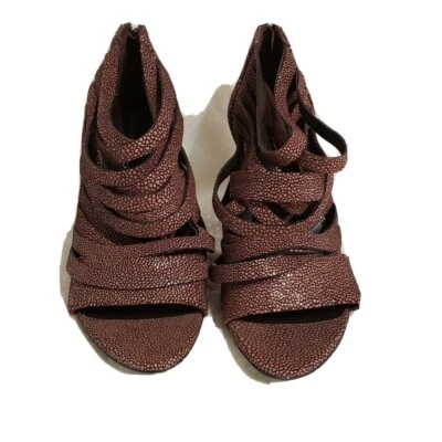 Elizabeth & James E-Kerry Strappy Shoes SZ 6 1/2 B Leather Upper and Sole Brown - Image 1 of 4