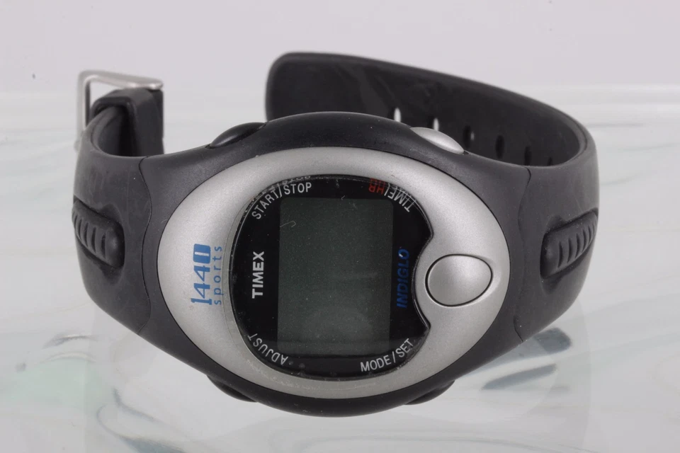 TIMEX 30M WR 1440 SPORTS INDIGLO RESIN BAND WRIST WATCH 8660 - Image 1 of 2