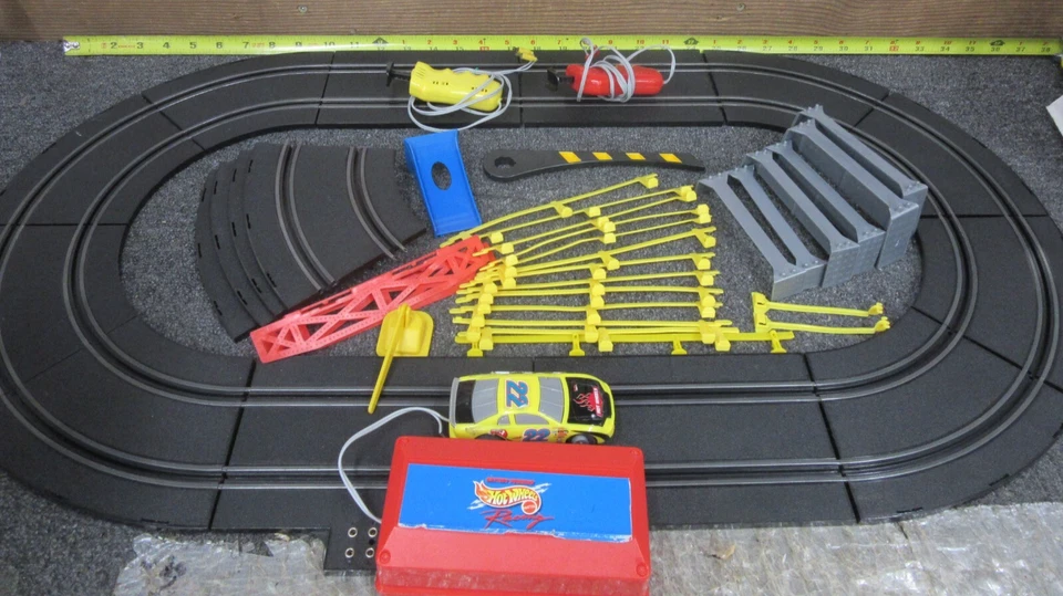Vintage Racetrack Hot Wheels Racing NASCAR slot car set 65796 battery powered - Image 1 of 4
