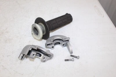 1983 Honda CR250R OEM carcaça do acelerador com tubo CR250 CR 250 83/2 - Imagem 1 de 4