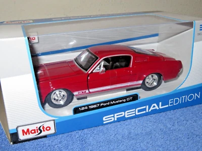 Ford Mustang GT 1967 rojo Maisto escala 1:24 puertas y capó de apertura Foto 1 de 4