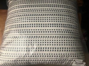 NWT Ann Gish Tweed Decorative Throw Pillow 18x18 Black White - INCLUDES INSERT! - Picture 1 of 3