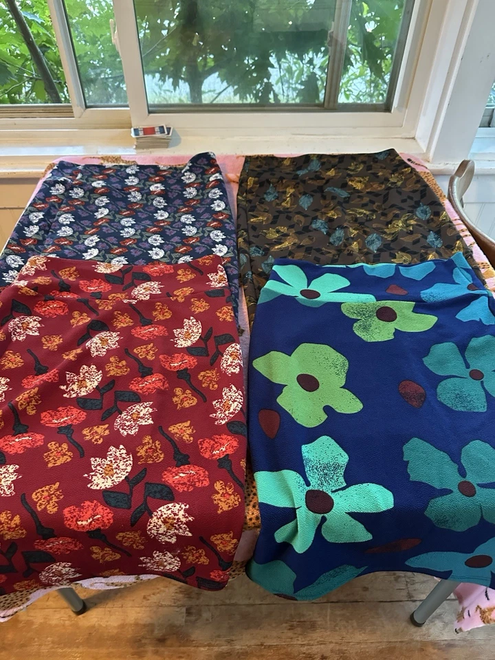 XS/Sm Lote (4) Faldas Lápiz Lularoe Floral Foto 1 de 4