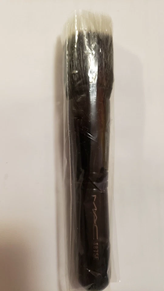 NEW AUTH M.A.C. 187SE SYNTHETIC DUO FIBRE FACE BRUSH - Image 1 of 1