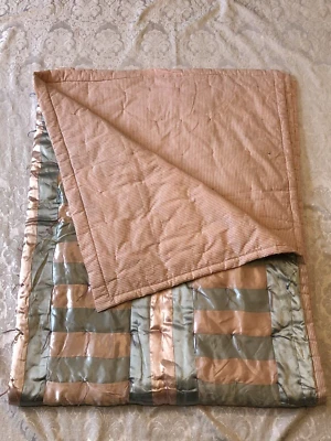 Nuevo Hermoso Edredón Bebé Hecho a Mano Rosa Rayas y Azul 63x82-1/2 Foto 1 de 4