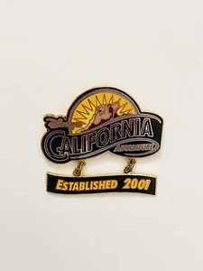 Vintage Disney's California Adventure Established 2001 exklusiver Hängelstift - Bild 1 von 2