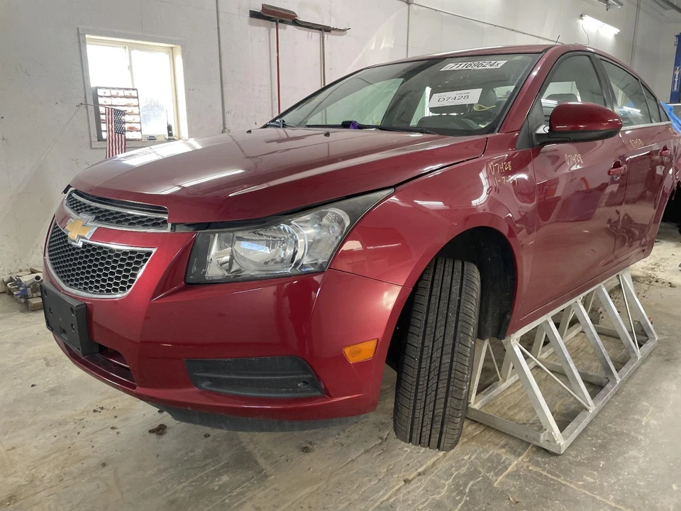 Used Front Right Seat Belt Front fits: 2014 Chevrolet Cruze bucket passenger ret Foto 1 de 4