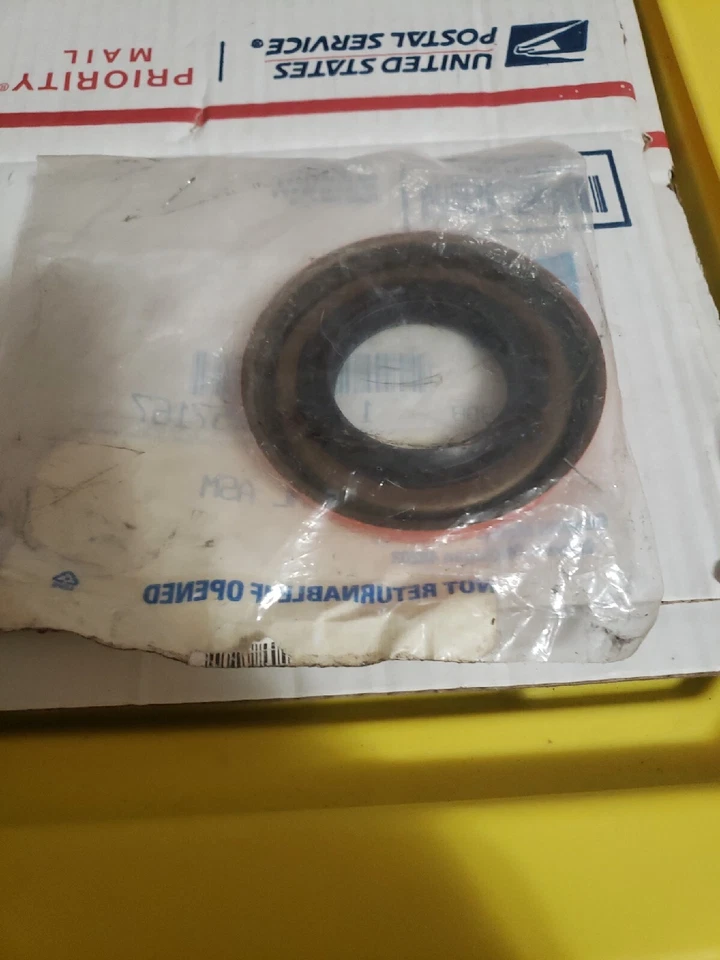 Sellos de eje trasero originales GM #26057167 (reemplazados 19180849) NOS GM OEM Foto 1 de 2