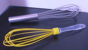 2 batidores de cocina: 1 silicona, 1 metal - Imagen 1 de 2