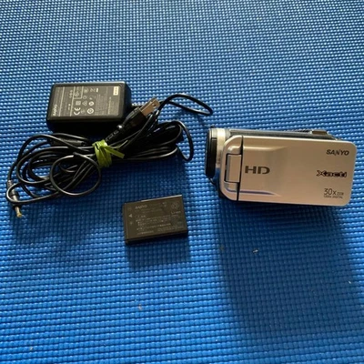 SANYO Xacti HD Video Camera 30x Optical Zoom LCD Screen Charger Battery - Image 1 of 4