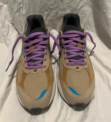 NEW BALANCE MENS PRE OWNED M2002RWA SNEAKERS SIZE 11.5 TAN/PURPLE/BLUE - Image 1 of 4