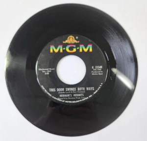 Herman's Hermits - Diese Tür schwingt beide Wege & für die Liebe - 45 MGM K13548 - Sehr guter Zustand + - Bild 1 von 2