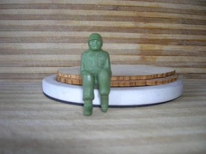 MARX 60MM GI SITTING TOY SOLDIER 1951 RBR/VINYL HTF - Picture 1 of 6