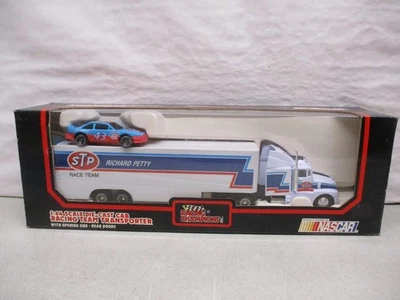 1991 Racing Champions Richard Petty STP Team Transporter 1/64 - Image 1 of 2