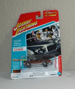Johnny Lightning 2022 Classic Gold '71 Pontiac Grand Prix Bronze 1:64 - Picture 1 of 2