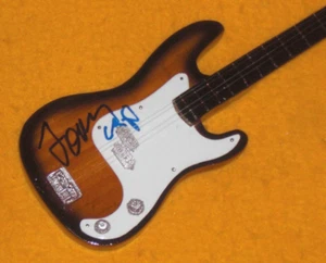 TOMMY EMMANUEL MINI CHITARRA AUTOGRAFATA - Country Guitar Specialist J.S.A. Cert. - Foto 1 di 5