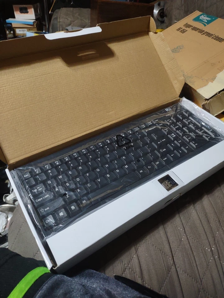 Rii RK901 Wireless Keyboard ~ Ultra-Slim ~ Full Size ~ 2.4GHz  - Image 1 of 1