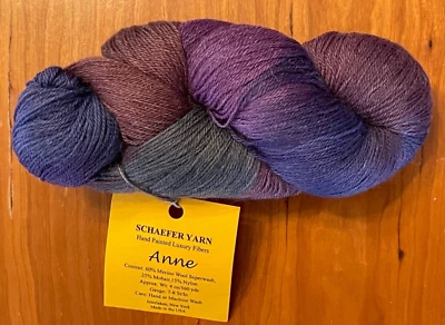 Hilo pintado a mano Schaefer ANNE / púrpura y gris #56 Foto 1 de 2