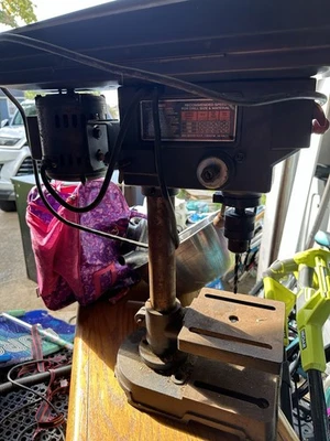 Винтажный сверлильный пресс Craftsman 8 дюймов 3 скорости патрон 1⁄2 дюйма регулируемый наклонный стол - Изображение 1 из 4