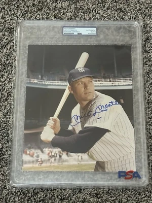 FOTO 8X10 FIRMADA AUTOGRAFIADA DE MICKEY MANTLE DE LA CORTE YANKEES CERTIFICADA PSA/ADN Foto 1 de 2