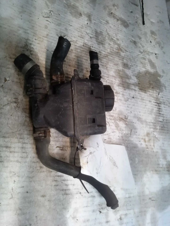 Coolant Reservoir Engine Fits 09-12 BMW 750i 543525 - Изображение 1 из 4