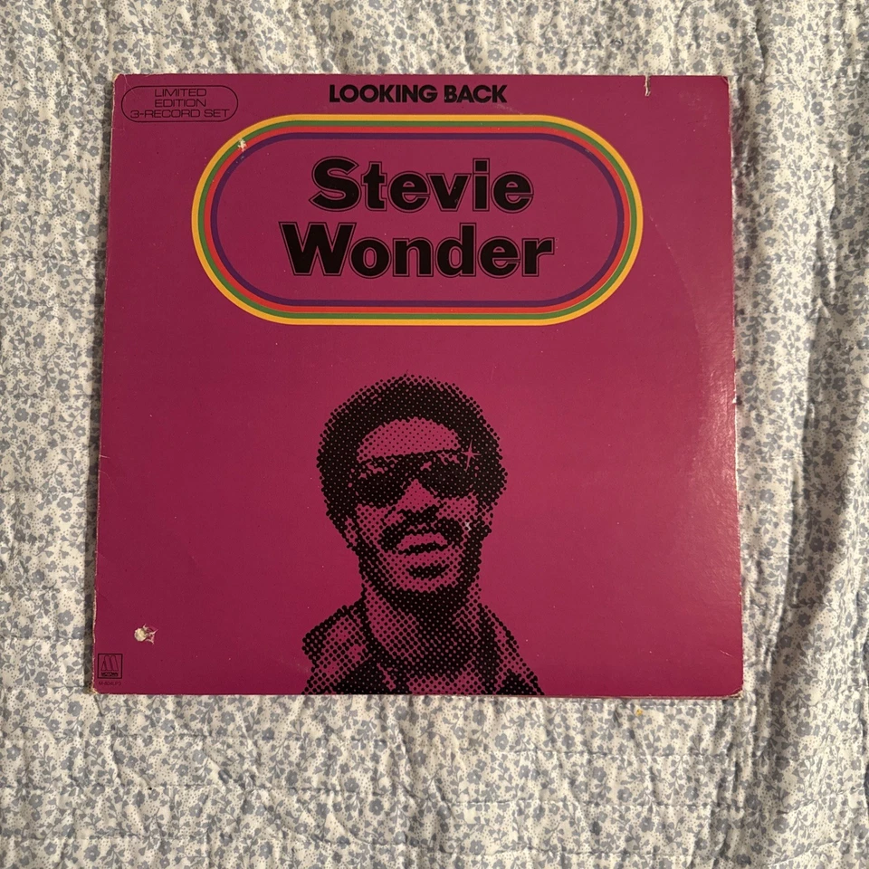 Stevie Wonder – Looking Back (1977 Motown 3-LP Set) – VG+/VG  - Imagem 1 de 3