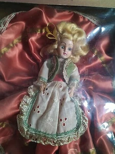 Vintage Dolls Around the World House . Blinking Eyes - Picture 1 of 1