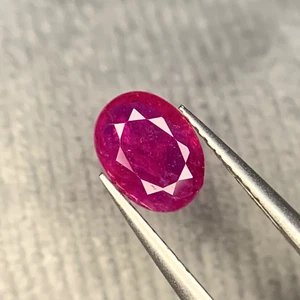 Radiant natural Ruby loose gemstone 1 carat oval shape from Madagascar - Picture 1 of 3