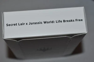 Magic The Gathering SLD x Jurassic World LIFE BREAKS FREE Guarida Secreta Magic The Gathering SIN - Imagen 1 de 4
