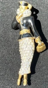 Vintage Unsigned Carolee 1980s Dutchess of Windsor Lady with Bag Brooch - Picture 1 of 3