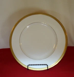 Royal Doulton Royal Gold #H4980 10" Dinner Plate R-972 - Picture 1 of 5
