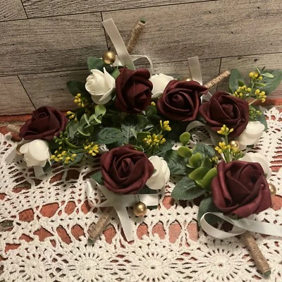 人造玫瑰花新郎布顿尼尔紧身胸衣婚礼花朵男式西装装饰。 — 第 1/4 张图片