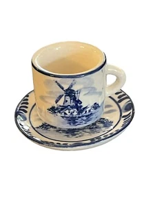 Mini taza y platillo azul y blanco molino de viento floral pintado a mano Elesva Holanda de colección - Imagen 1 de 12