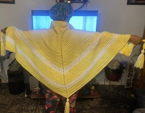 Handarbeit Häkeltuch Halstuch gelb & weiß - Bild 1 von 2