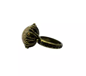 Brass Tone Fashion Ring w/Tan Marbled Stone Prong Setting Filigree Band Sz8 - Imagen 1 de 3