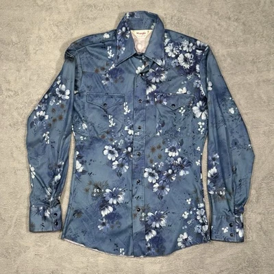 Camisa Wrangler Vintage Anos 70 Anos 80 Feminina Azul Floral Pérola Snap Western Feita nos EUA Tamanho P - Imagem 1 de 4