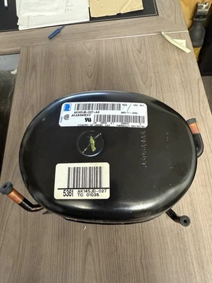 Tecumseh AKA8494EXV / AK145JB-027-A4 AC R22 265V ~ 60Hz Reciprocating Compressor - Image 1 of 4