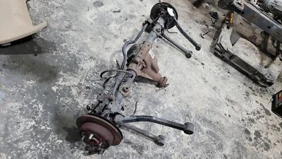 2007-2015 Jeep Wrangler 3.6L Gas Rear Axle Assembly, 3.21 Ratio w/257k Miles Foto 1 de 4