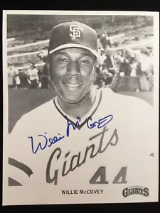 FOTO WILLIE MCCOVEY AUTOGRAFATA 8X10 IN BIANCO E NERO HOF SAN FRANCISCO GIANTS FIRMATA CON CERTIFICATO DI AUTENTICITÀ - Foto 1 di 4