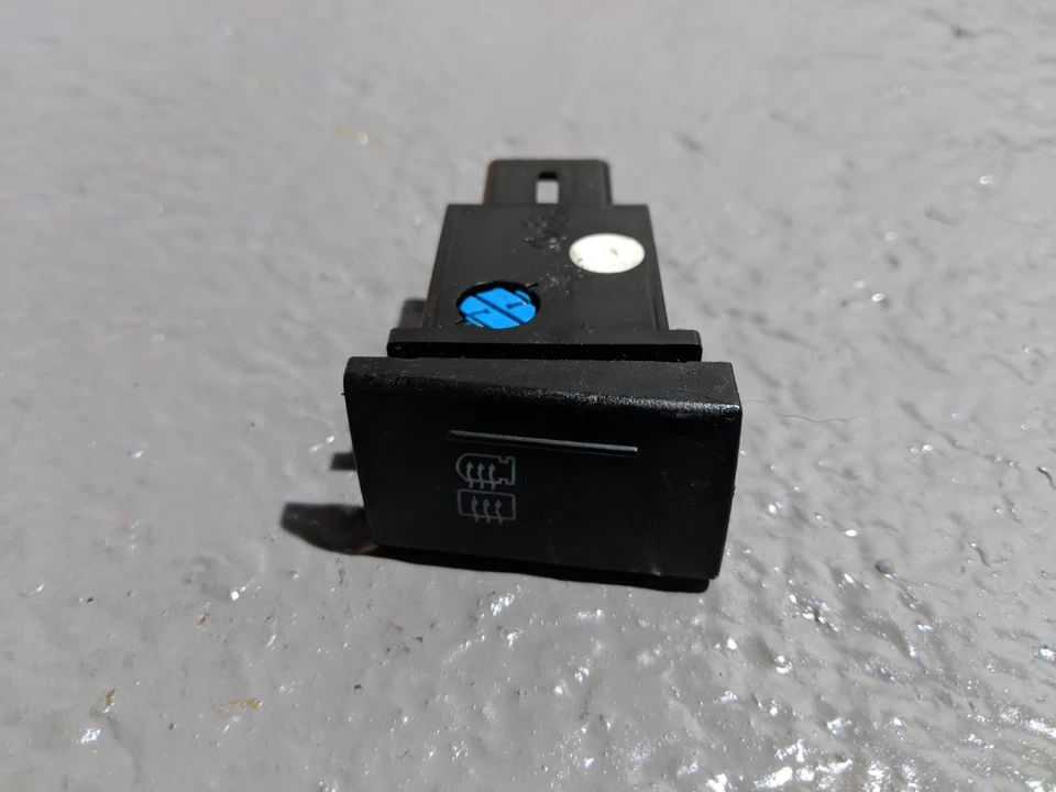 ПЕРЕКЛЮЧАТЕЛЬ ОБОГРЕВАТЕЛЯ ЗАДНЕГО СТЕКЛА И ЗЕРКАЛА SSANGYONG REXTON - Изображение 1 из 1