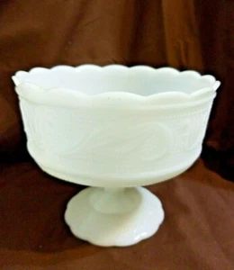 Milk Glass E.O. Brody Cleveland, M6000 Ohio Compote Pedestal Fruit Bowl Footed - Picture 1 of 7