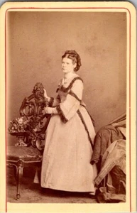 Pretty Woman, Lovely Dress w/Lace Trim, c1870s, CDV Photo, #2689 - Picture 1 of 2