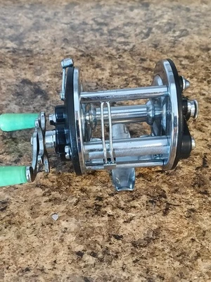 Bonito carrete de pesca JC Higgins 42230 (Penn 109) Foto 1 de 4