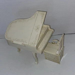 Vgt 1970s Sears White Grand Piano And Working Music Chair Tomy Toys Fits Barbie - Bild 1 von 16
