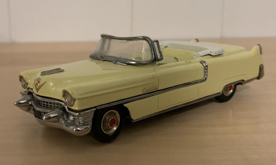Zaugg Models 1:43 NR 101 - 1955 Cadillac Series 62 conversível - Creme/branco - Imagem 1 de 4