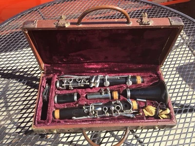 CONN DIRECTOR CLARINET VINTAGE VERY NICE - Image 1 of 4