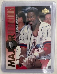 Hakeem Olajuwon 1995-96 UD Major Attractions Basketball card #343 Rockets - Picture 1 of 2