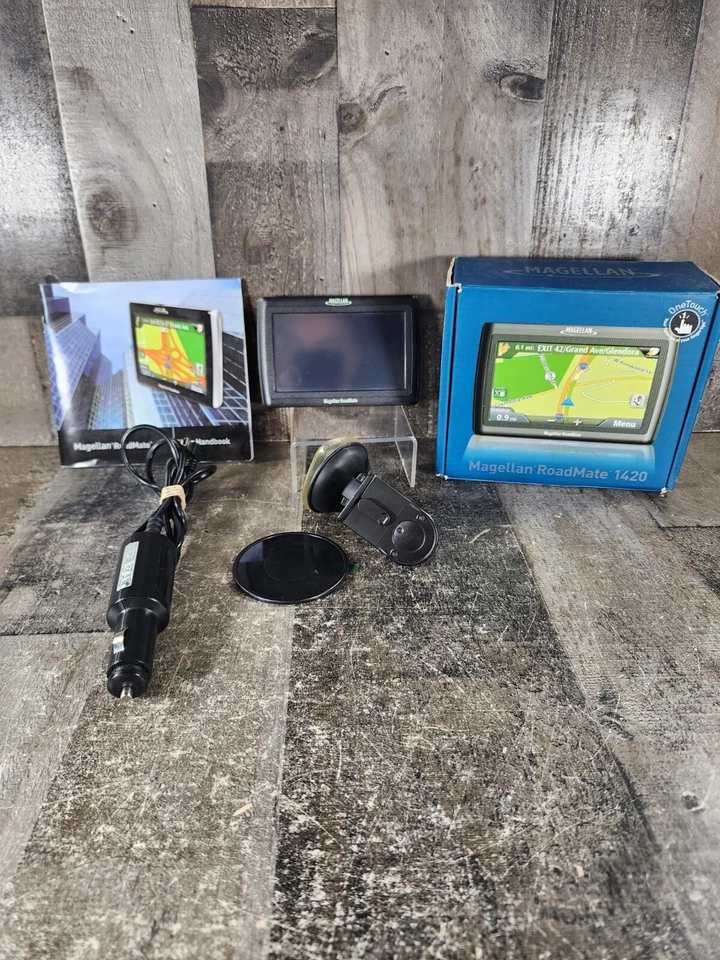 Magellan RoadMate 2055T-LM Automotive GPS  - Image 1 of 4